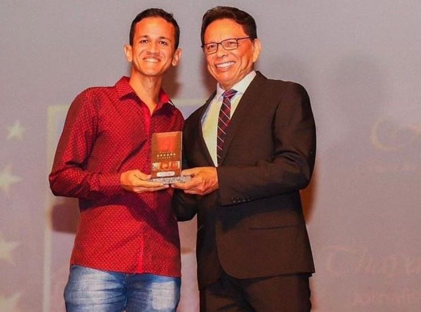 Presidente e coordenador de comunicação da Cufa MT recebem prêmio Rondon