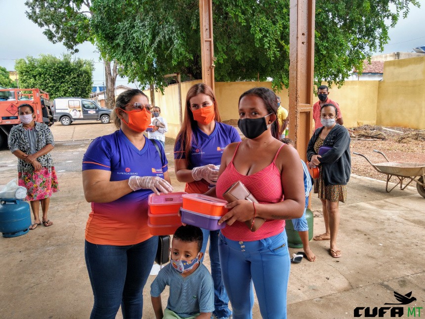 NA TARDE DESTA QUINTA-FEIRA A FAVELA MAPIM-VG A CUFA, SUPERGASBRAS E VIANAGAS REALIZAM A ENTREGA DE 86 GÁS DE COZINHA, PARA FAMÍLIAS DA REGIÃO