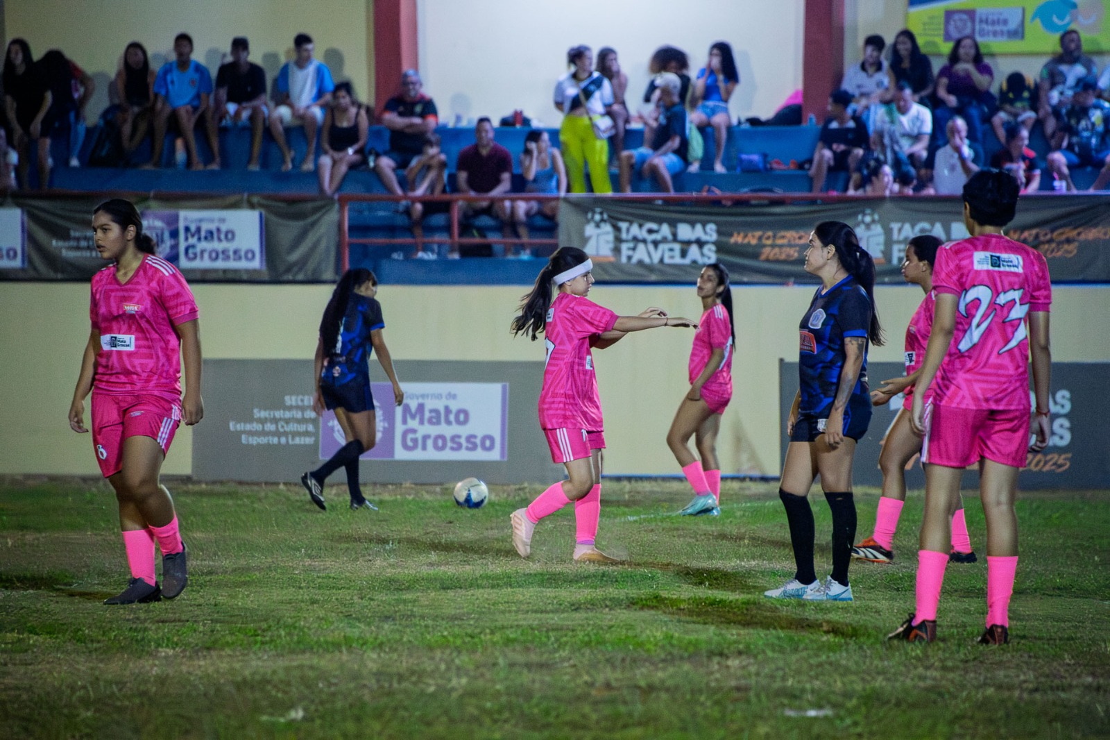 Noite de futebol feminino agita a Taça das Favelas MT 2025 hoje à noite (03)