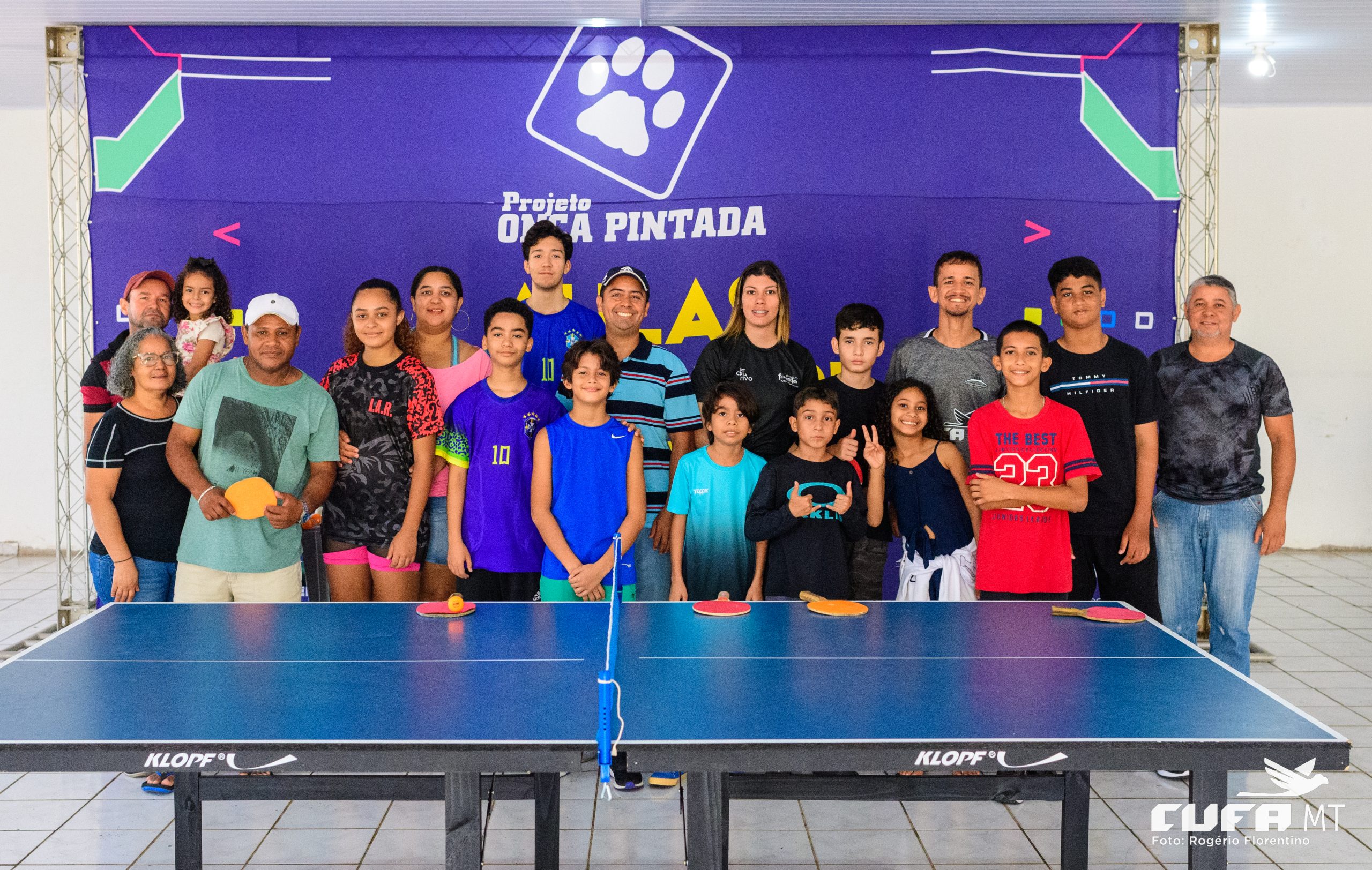 Torneio Rei da Mesa Uniu Famílias e Amigos em Partidas Emocionantes de Tênis de Mesa